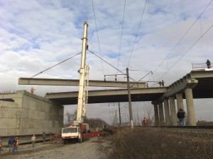 укладка балок на опоры