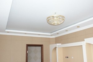 Потолок сделанный в белом цвете